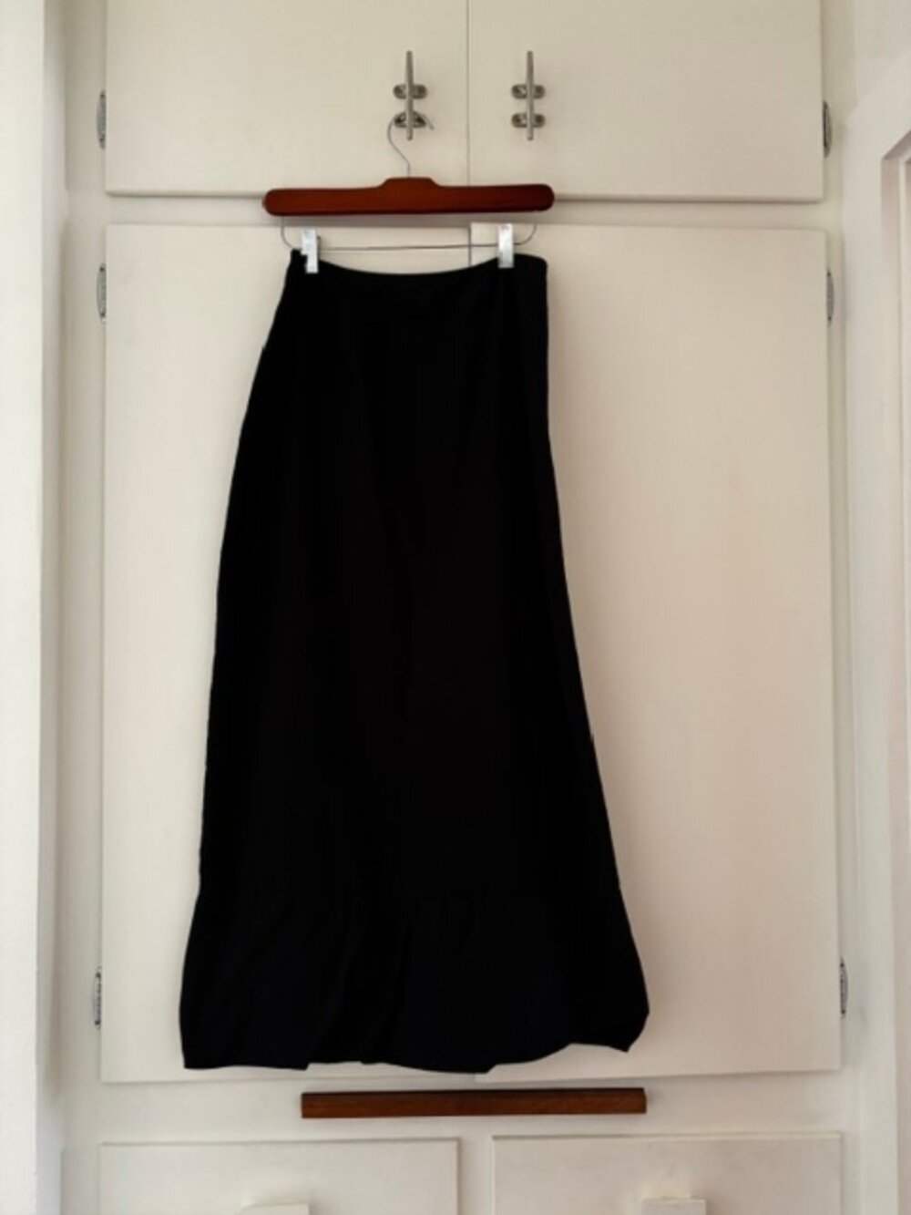 Lilith Paris long black pencil skirt with nice rouched detail XS/S